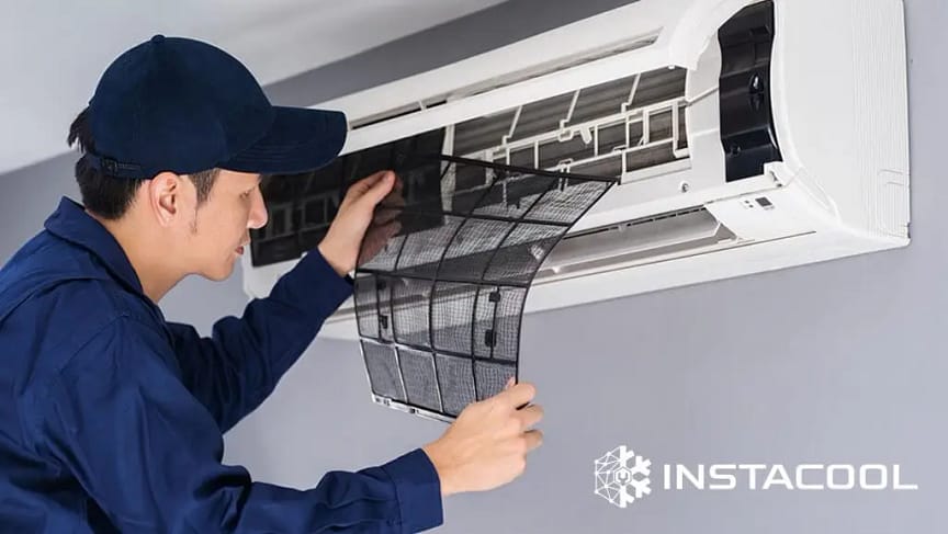 pembersihan filter AC rutin untuk perawatan evaporator coil efisien